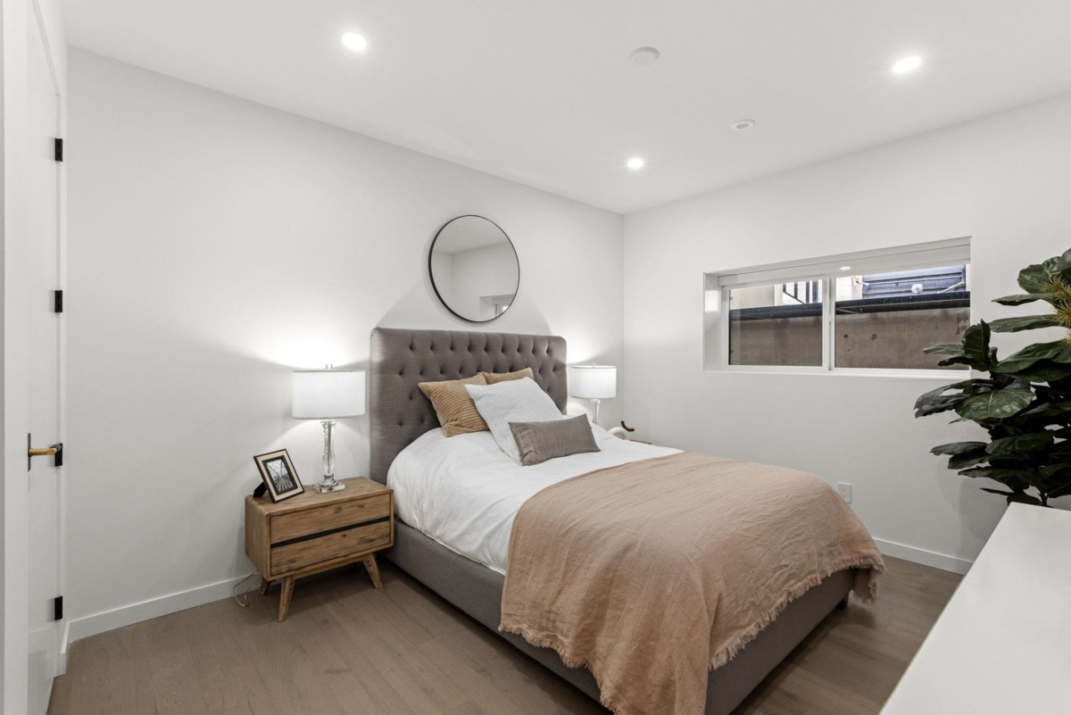 Hot Tub / Spa Photo of 13169 Marine Drive, Surrey, BC