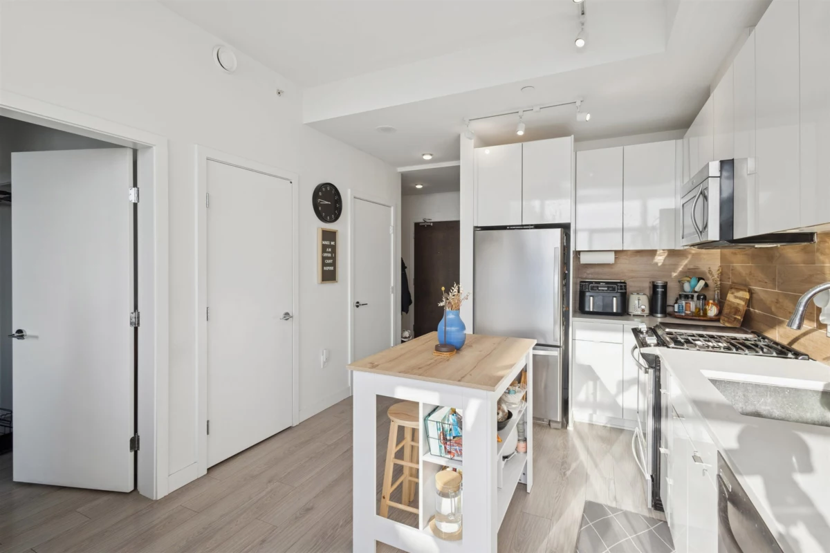 Kitchen Photo of 208 200 Nelson's Crescent, New Westminster, BC