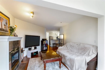 204 155 E 3rd Street, North Vancouver, BC, North Vancouver — Apartment/Condo for sale