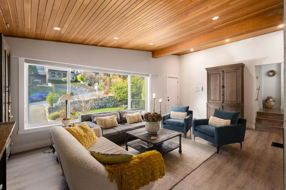 Dining Area Photo of 3642 Sykes Road, North Vancouver, BC