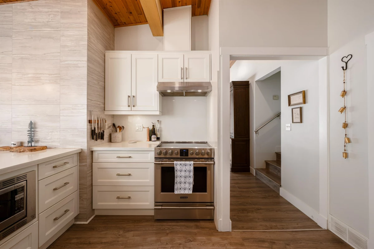Primary Bathroom Photo of 3642 Sykes Road, North Vancouver, BC