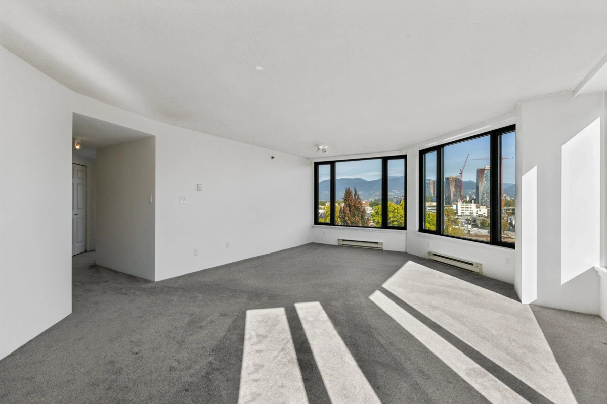 Dining Area Photo of 609 2201 Pine Street, Vancouver, BC