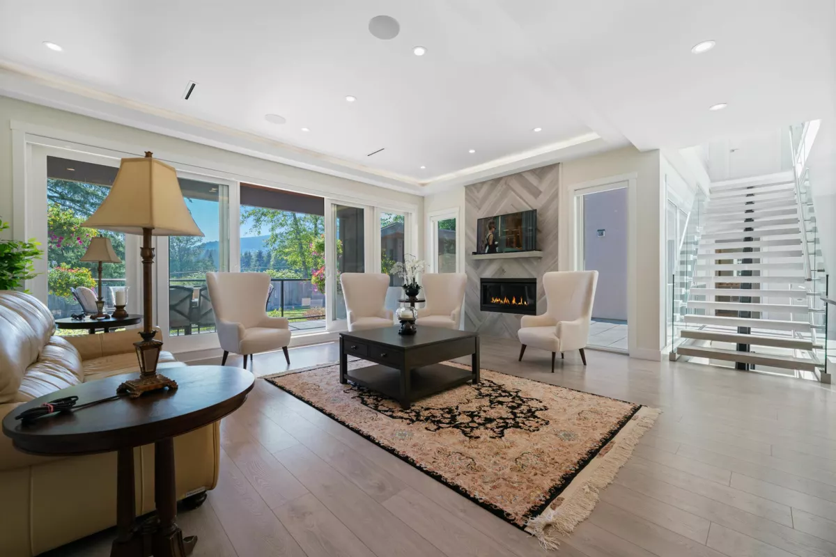 Entry Foyer Photo of 5199 Cliffridge Avenue, North Vancouver, BC