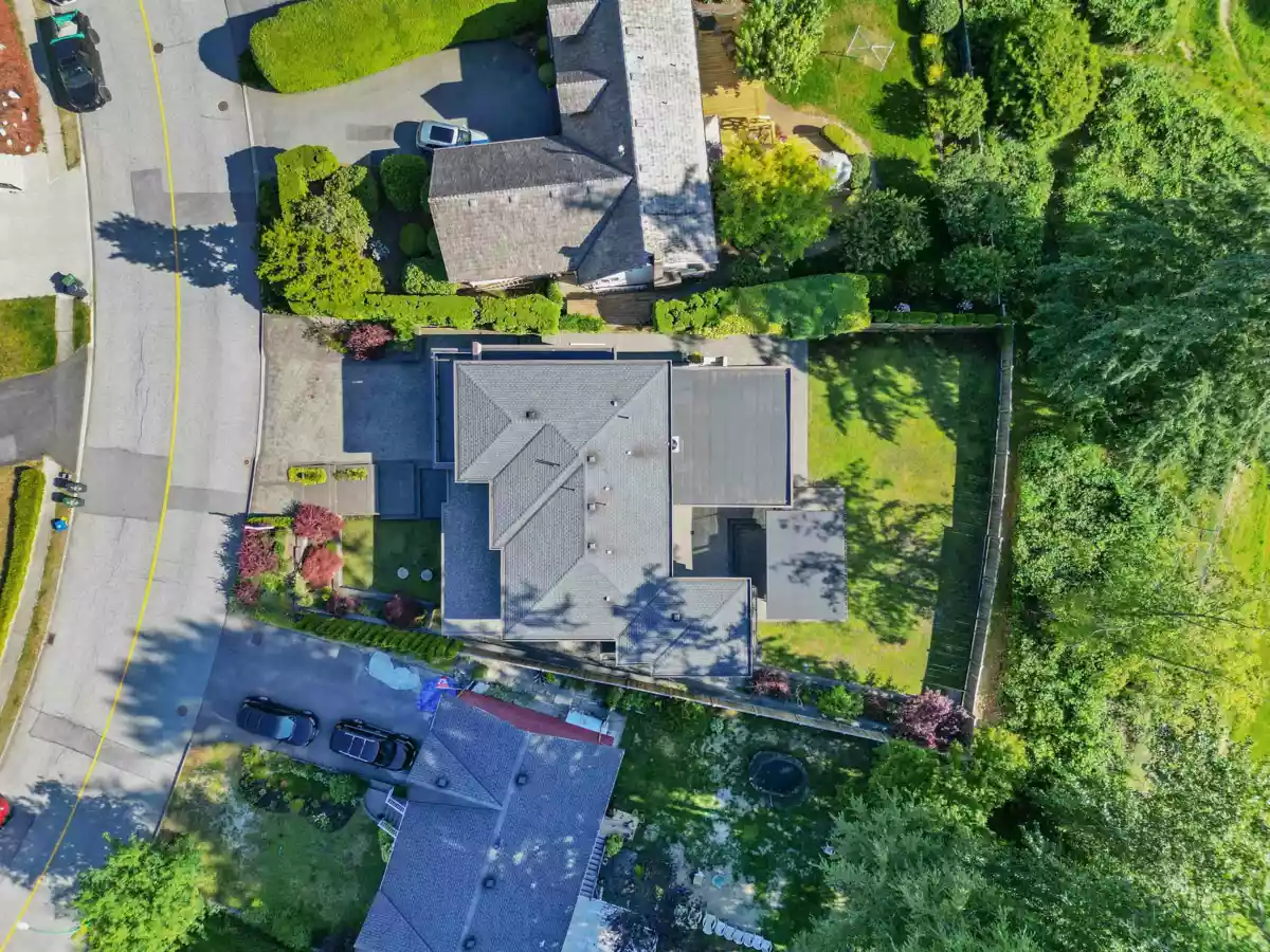 Kitchen Island Photo of 5199 Cliffridge Avenue, North Vancouver, BC