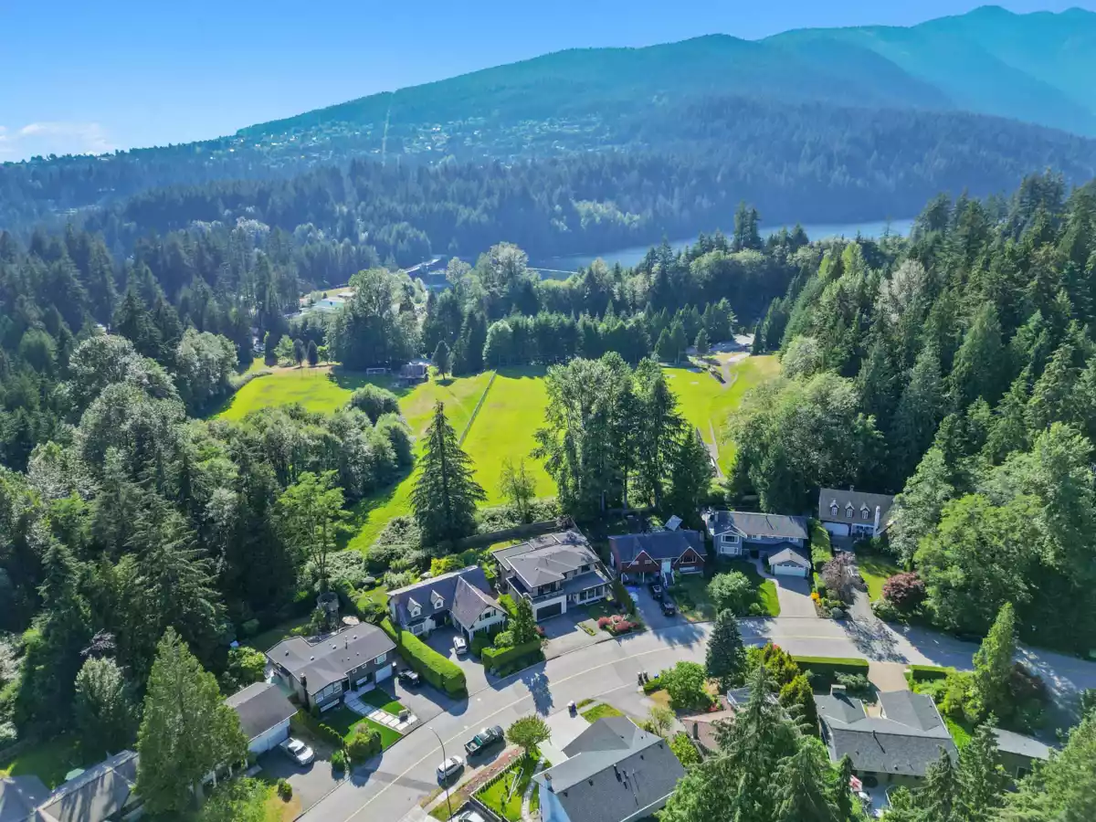 Kitchen Photo of 5199 Cliffridge Avenue, North Vancouver, BC