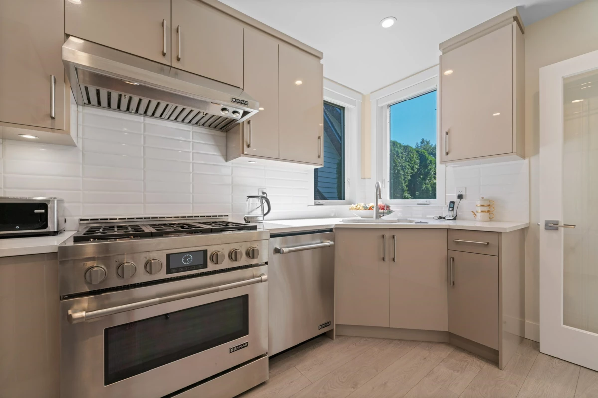 Mudroom Photo of 5199 Cliffridge Avenue, North Vancouver, BC
