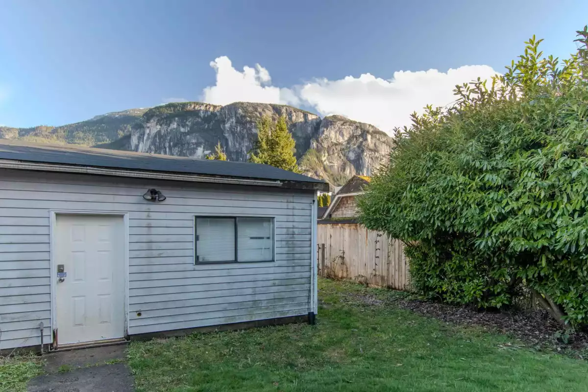 Basement Recreation Room Photo of 37970 Fifth Avenue, Squamish, BC