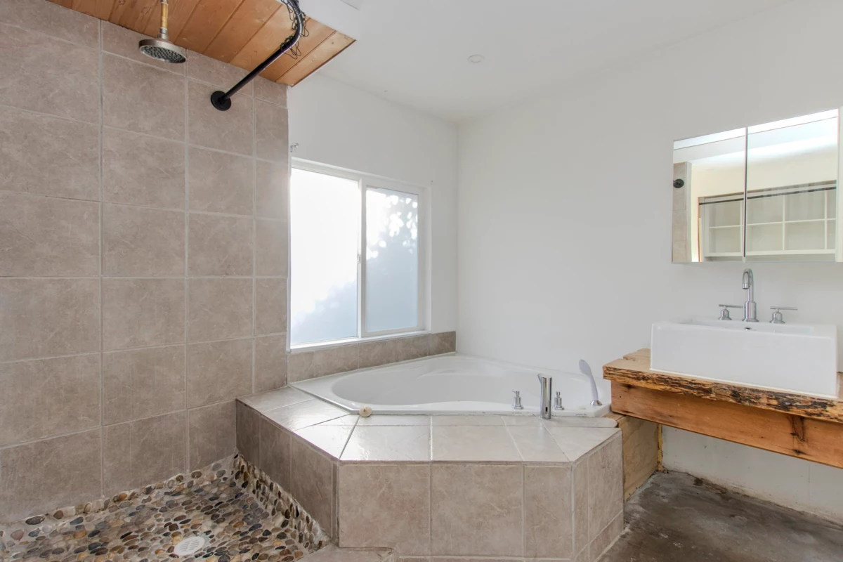 Bedroom 2 Photo of 37970 Fifth Avenue, Squamish, BC