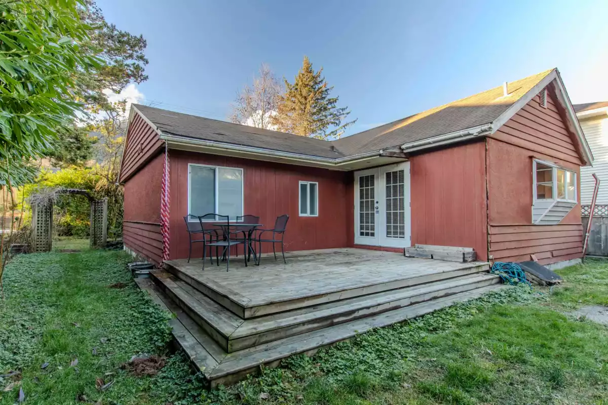 Guest Bathroom Photo of 37970 Fifth Avenue, Squamish, BC