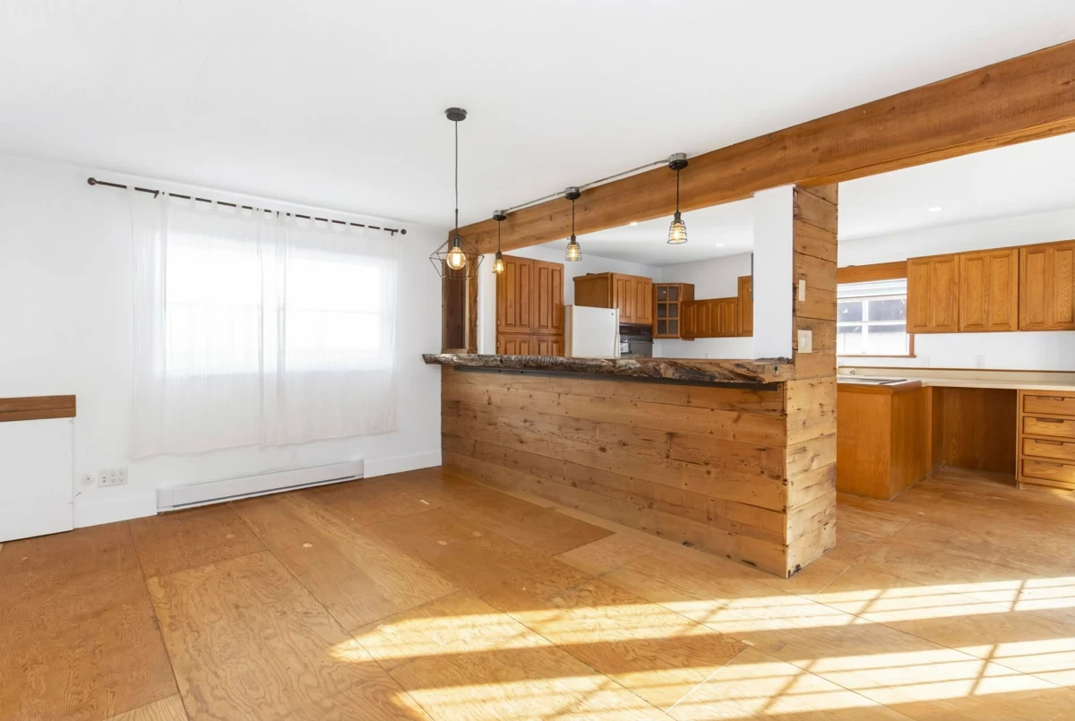 Kitchen Island Photo of 37970 Fifth Avenue, Squamish, BC