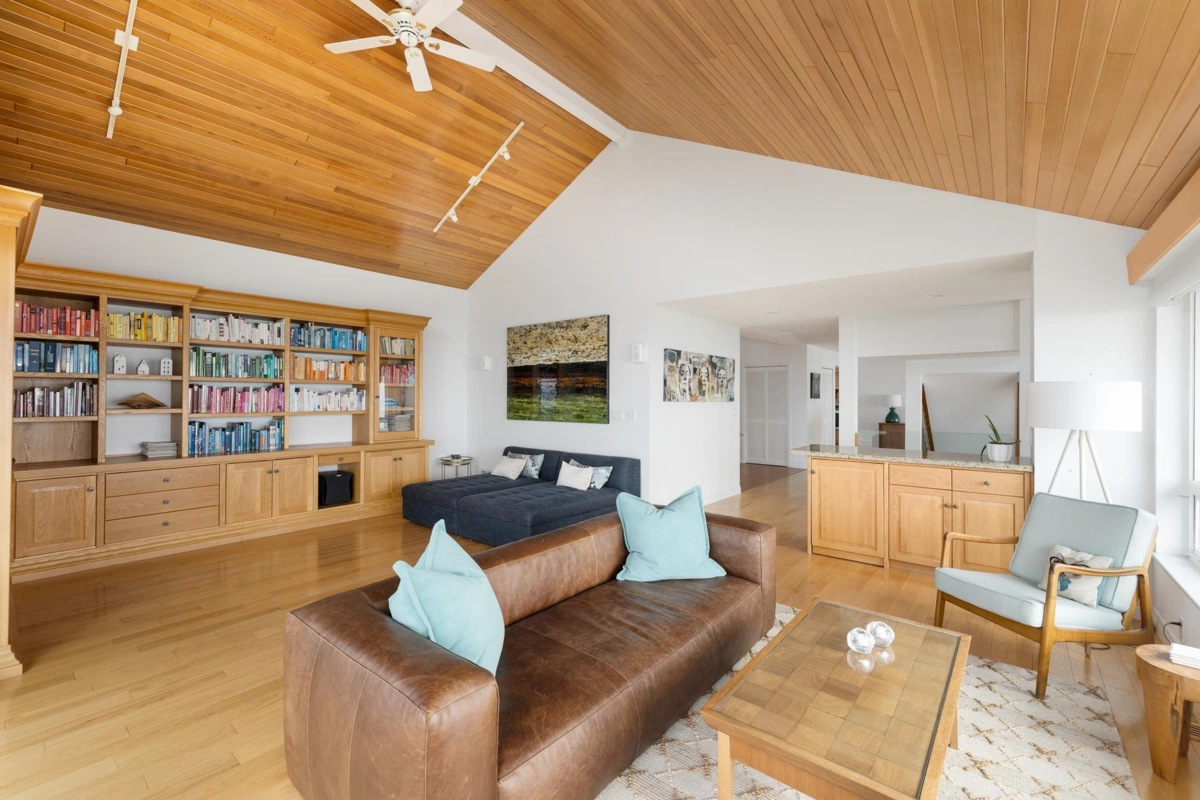 Breakfast Nook Photo of 10339 Sunshine Coast Highway, Halfmoon Bay, BC