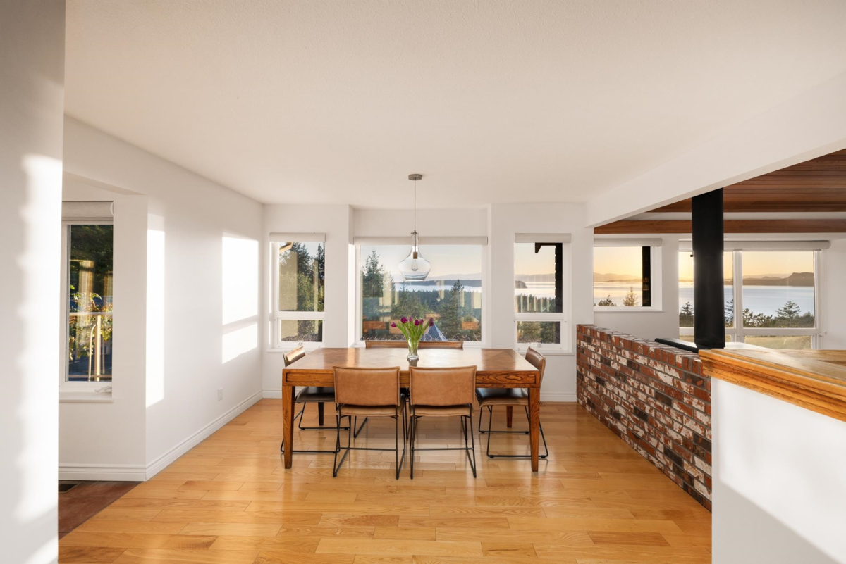 Guest Bathroom Photo of 10339 Sunshine Coast Highway, Halfmoon Bay, BC