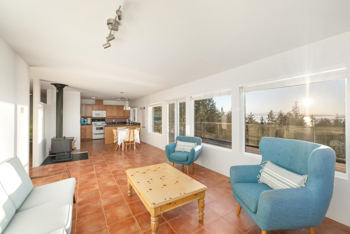 Hot Tub / Spa Photo of 10339 Sunshine Coast Highway, Halfmoon Bay, BC