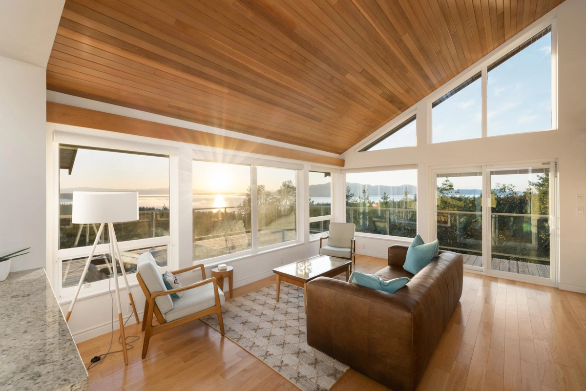 Kitchen Island Photo of 10339 Sunshine Coast Highway, Halfmoon Bay, BC