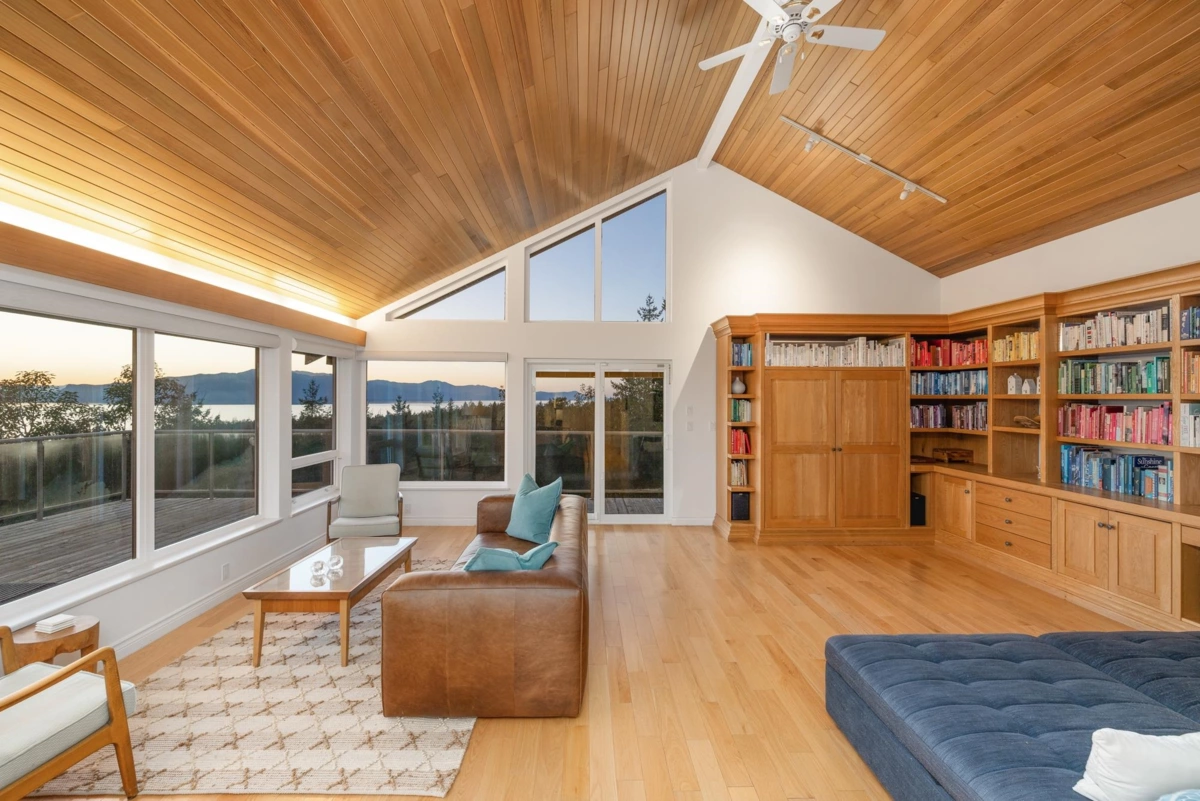 Kitchen Photo of 10339 Sunshine Coast Highway, Halfmoon Bay, BC