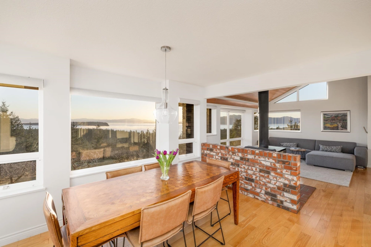 Office / Den Photo of 10339 Sunshine Coast Highway, Halfmoon Bay, BC