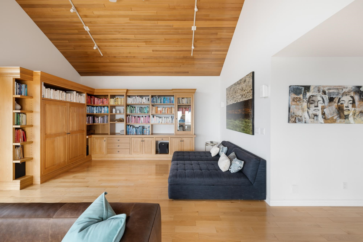 Primary Bedroom Photo of 10339 Sunshine Coast Highway, Halfmoon Bay, BC