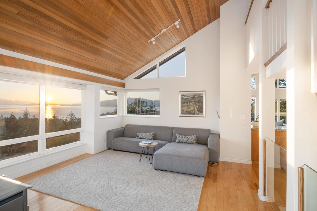 Walk-In Closet Photo of 10339 Sunshine Coast Highway, Halfmoon Bay, BC