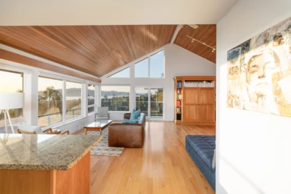 10339 Sunshine Coast Highway, Halfmoon Bay, BC, Halfmoon Bay — Single Family Residence for sale