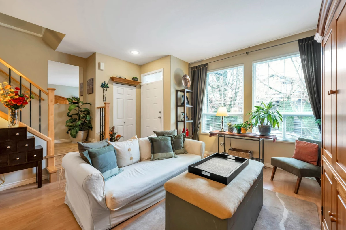 Dining Area Photo of 24121 102a Avenue, Maple Ridge, BC
