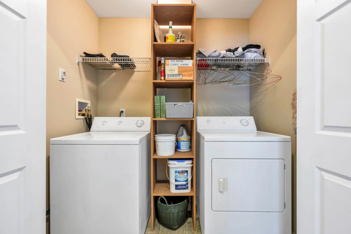 Entry Foyer Photo of 24121 102a Avenue, Maple Ridge, BC