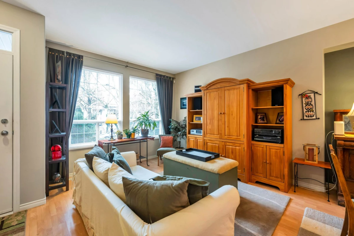 Family Room Photo of 24121 102a Avenue, Maple Ridge, BC