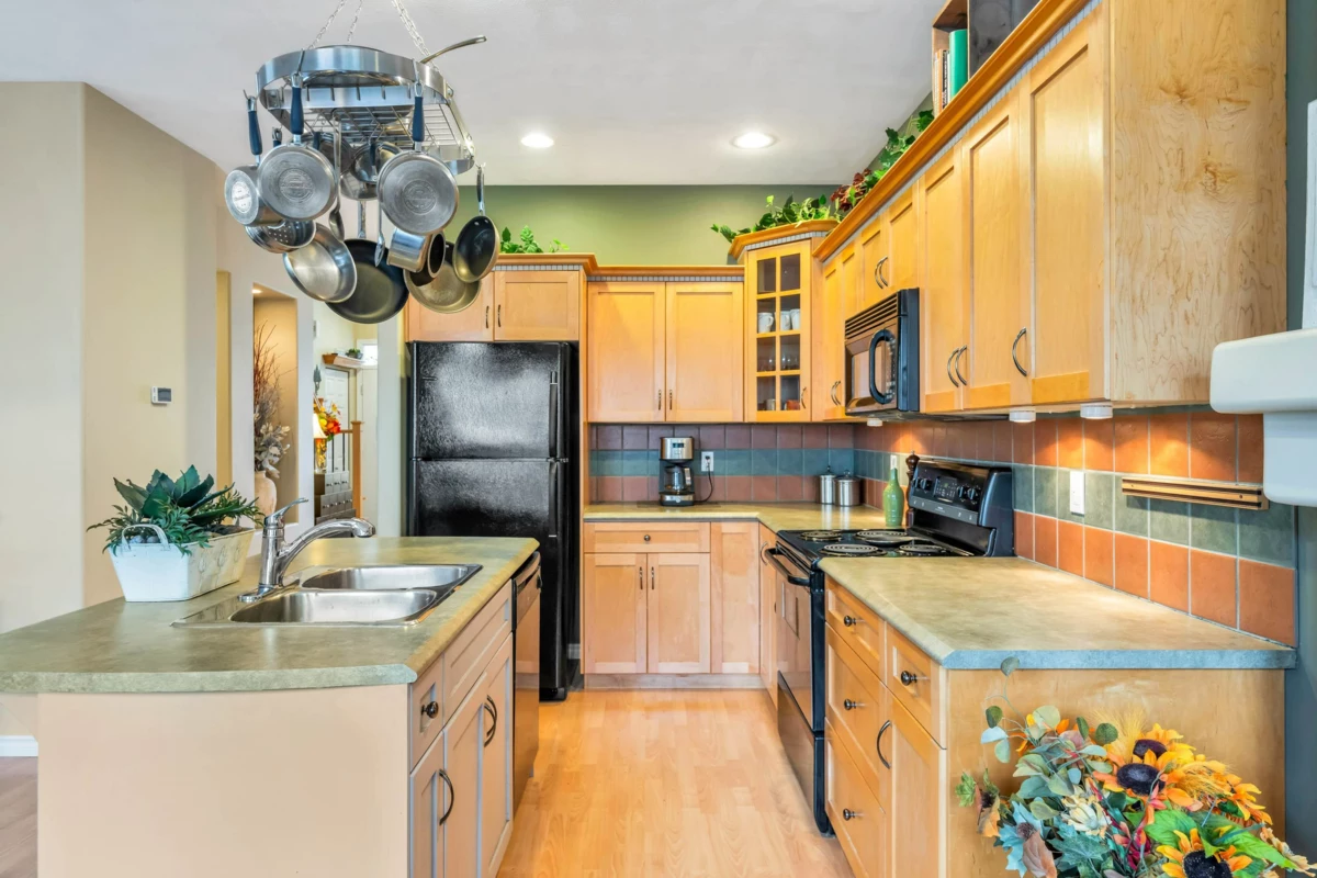 Guest Bathroom Photo of 24121 102a Avenue, Maple Ridge, BC