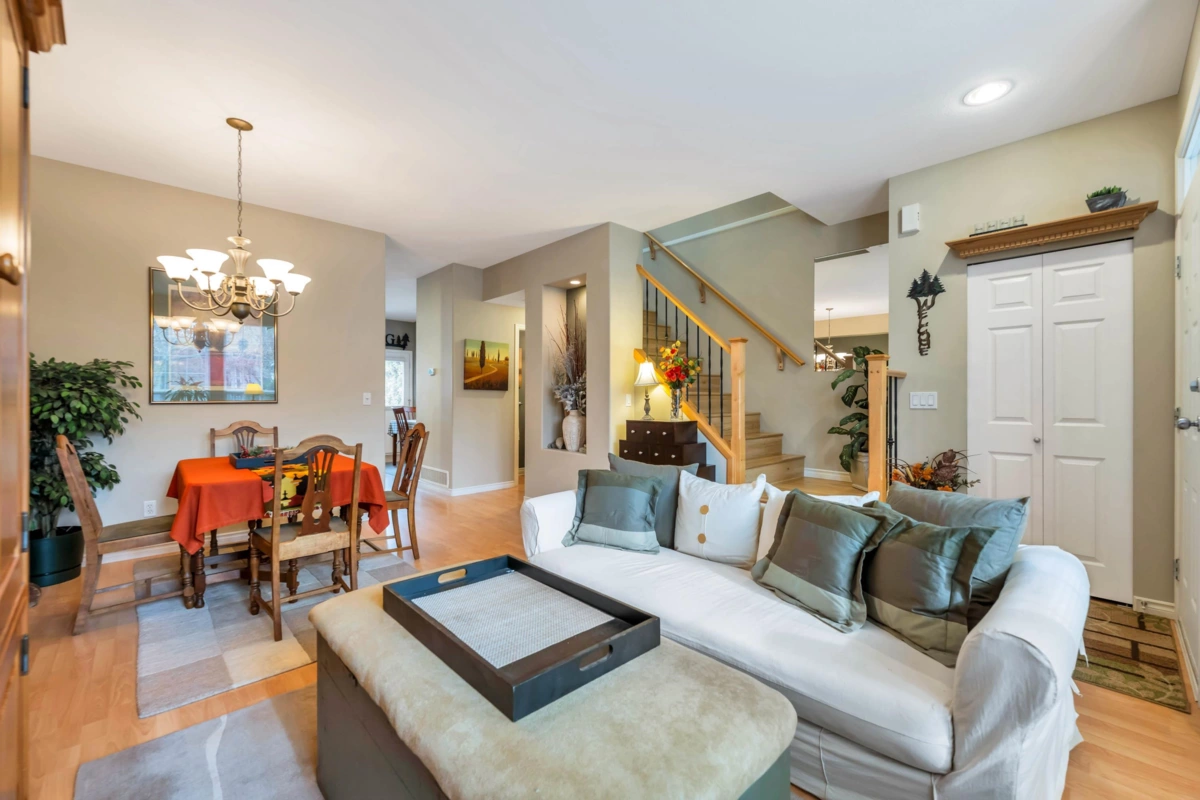 Kitchen Photo of 24121 102a Avenue, Maple Ridge, BC