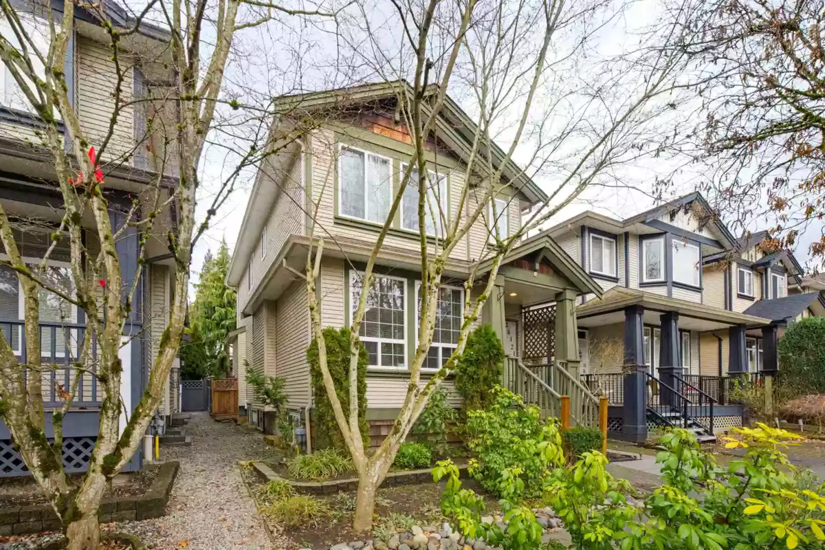 Living Room Photo of 24121 102a Avenue, Maple Ridge, BC