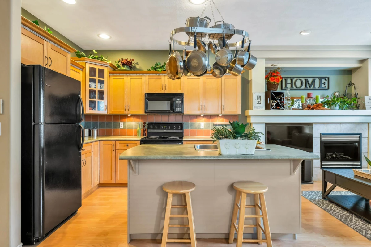 Walk-In Closet Photo of 24121 102a Avenue, Maple Ridge, BC