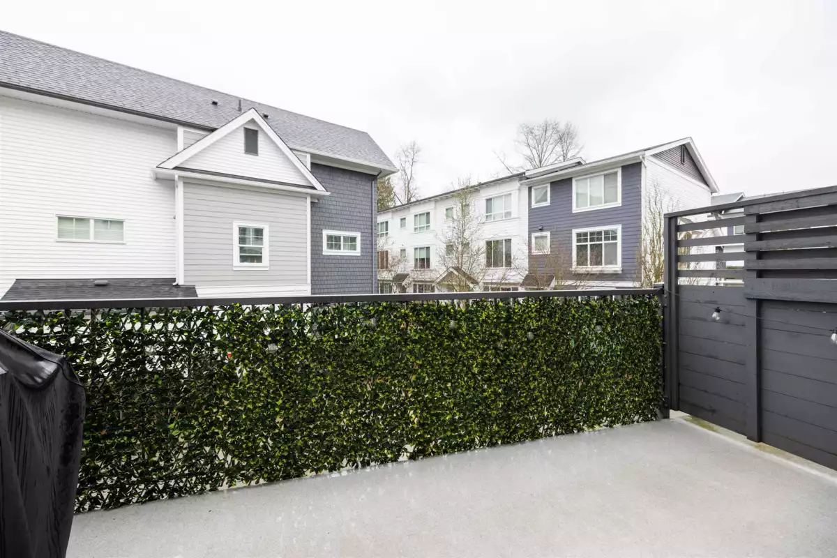 Entry Foyer Photo of 78 15340 Guildford Drive, Surrey, BC