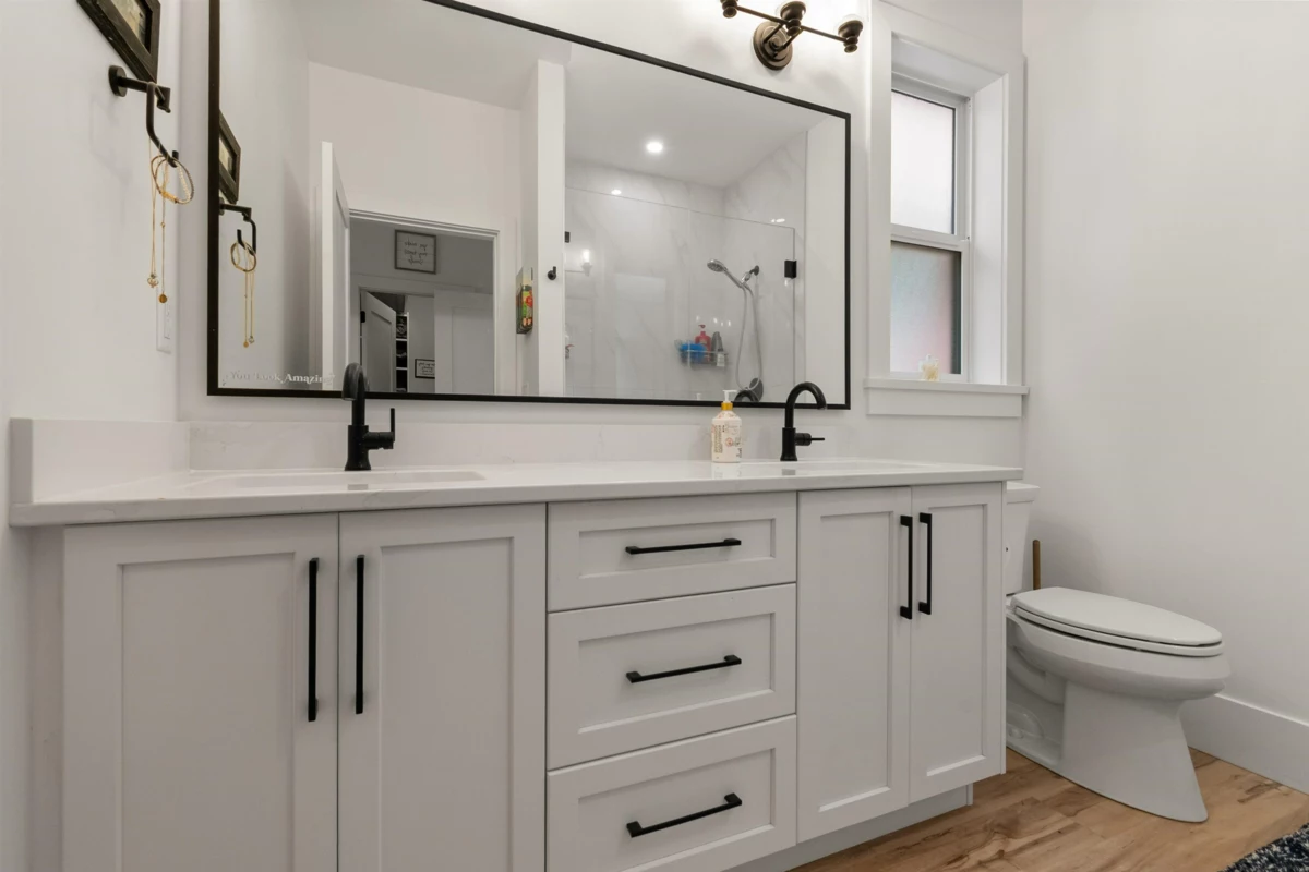 Guest Bathroom Photo of 36 46211 Promontory Road, Chilliwack, BC