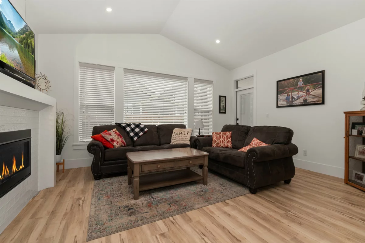 Laundry Room Photo of 36 46211 Promontory Road, Chilliwack, BC