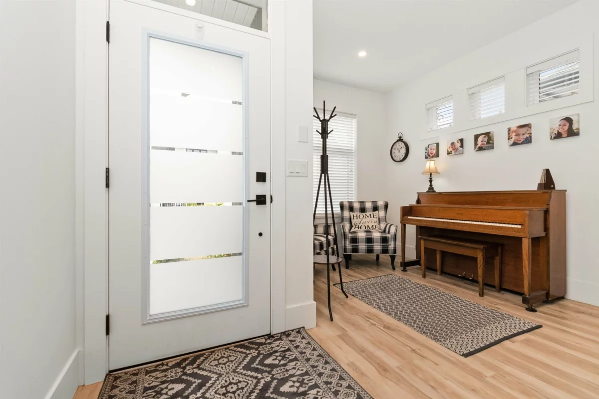 Living Room Photo of 36 46211 Promontory Road, Chilliwack, BC