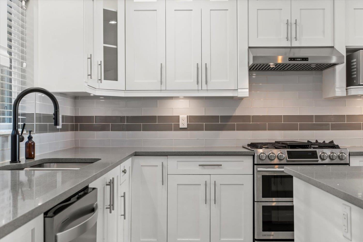 Walk-In Closet Photo of 46930 Sylvan Drive, Chilliwack, BC