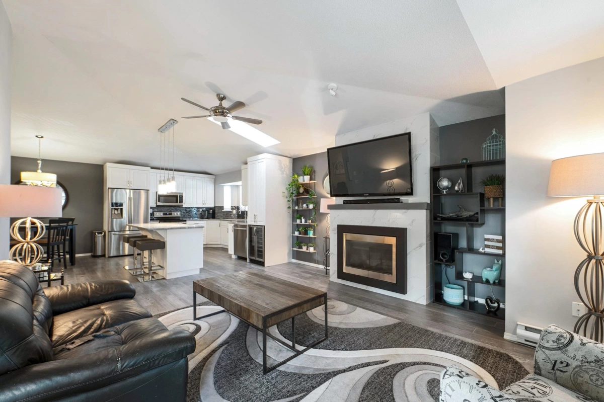 Kitchen Photo of 305 19721 64 Avenue, Langley, BC