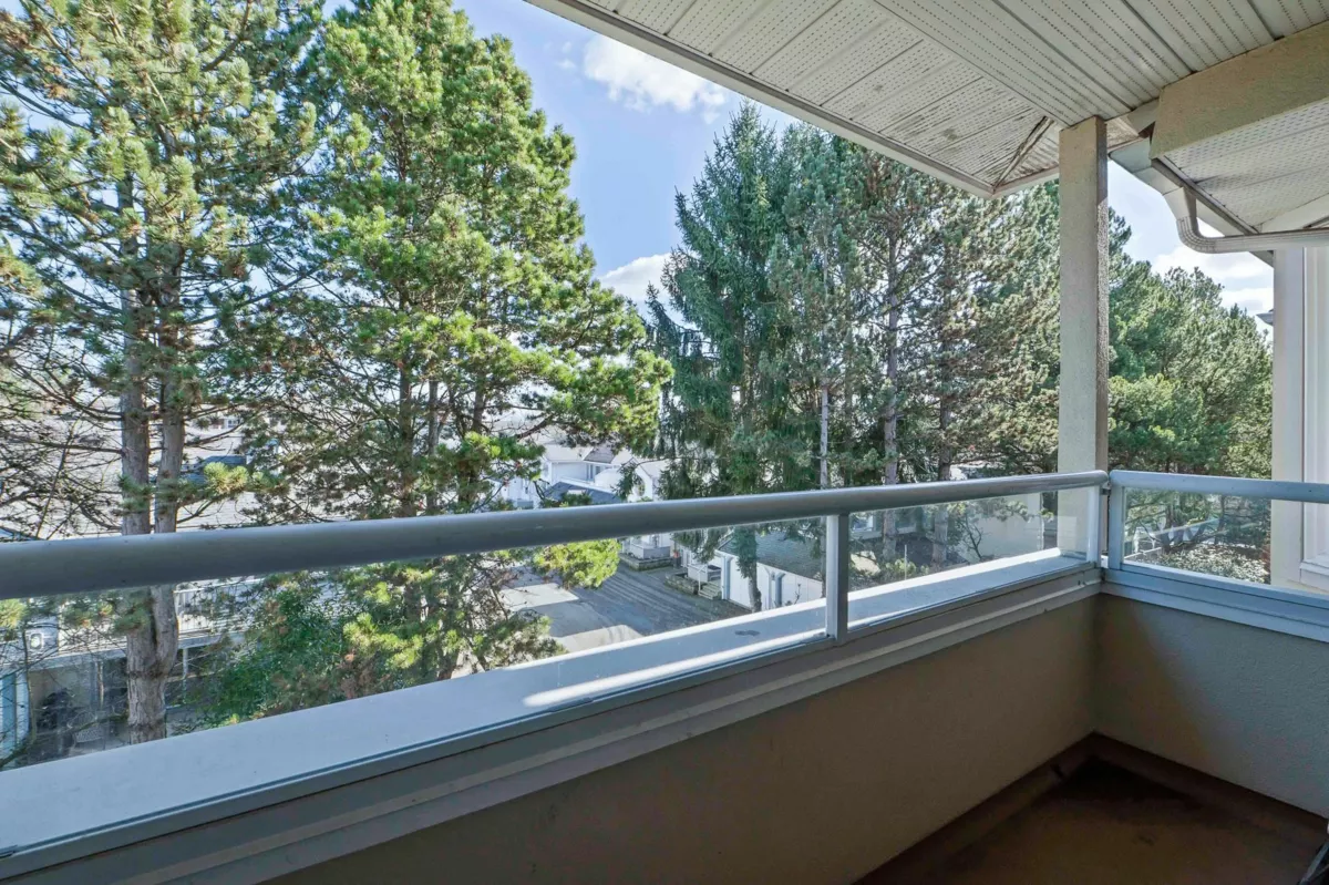 Outdoor Deck Photo of 305 19721 64 Avenue, Langley, BC