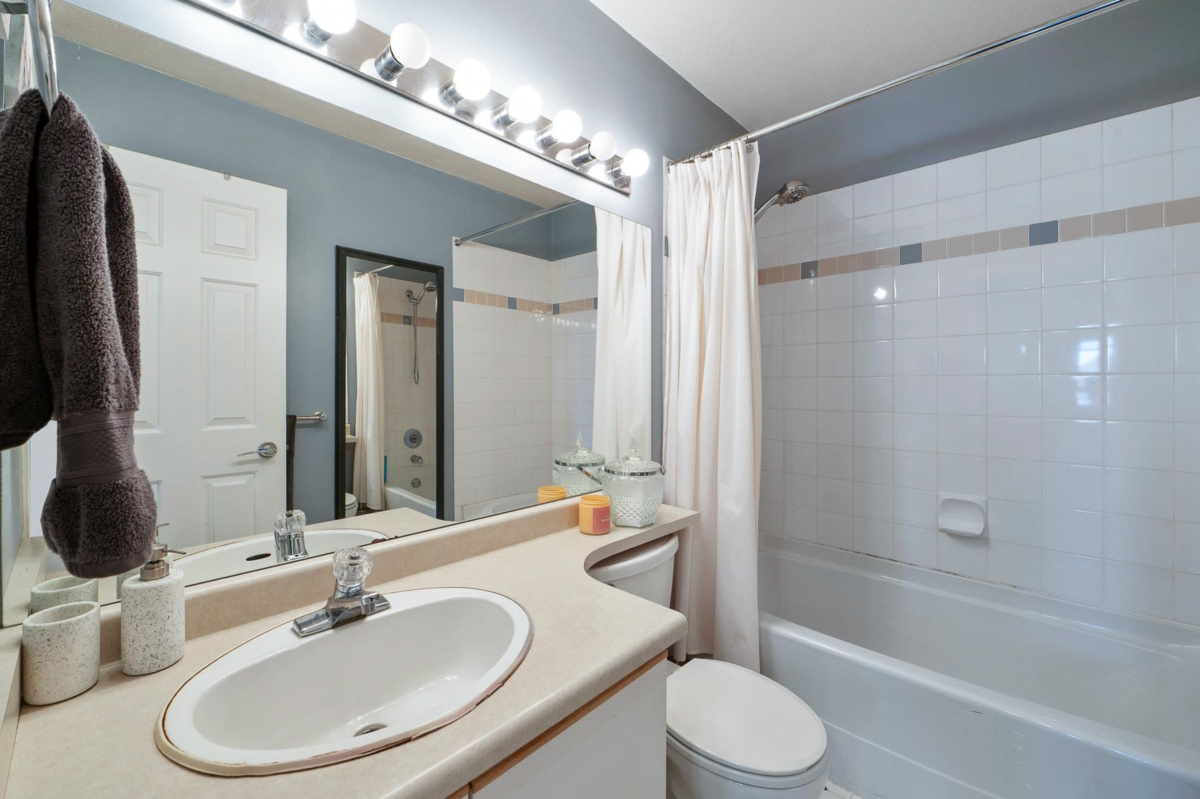 Staircase Photo of 305 19721 64 Avenue, Langley, BC