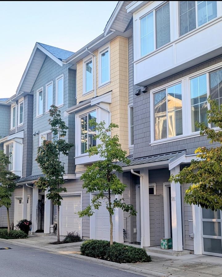 Family Room Photo of 59 5550 Admiral Way, Delta, BC