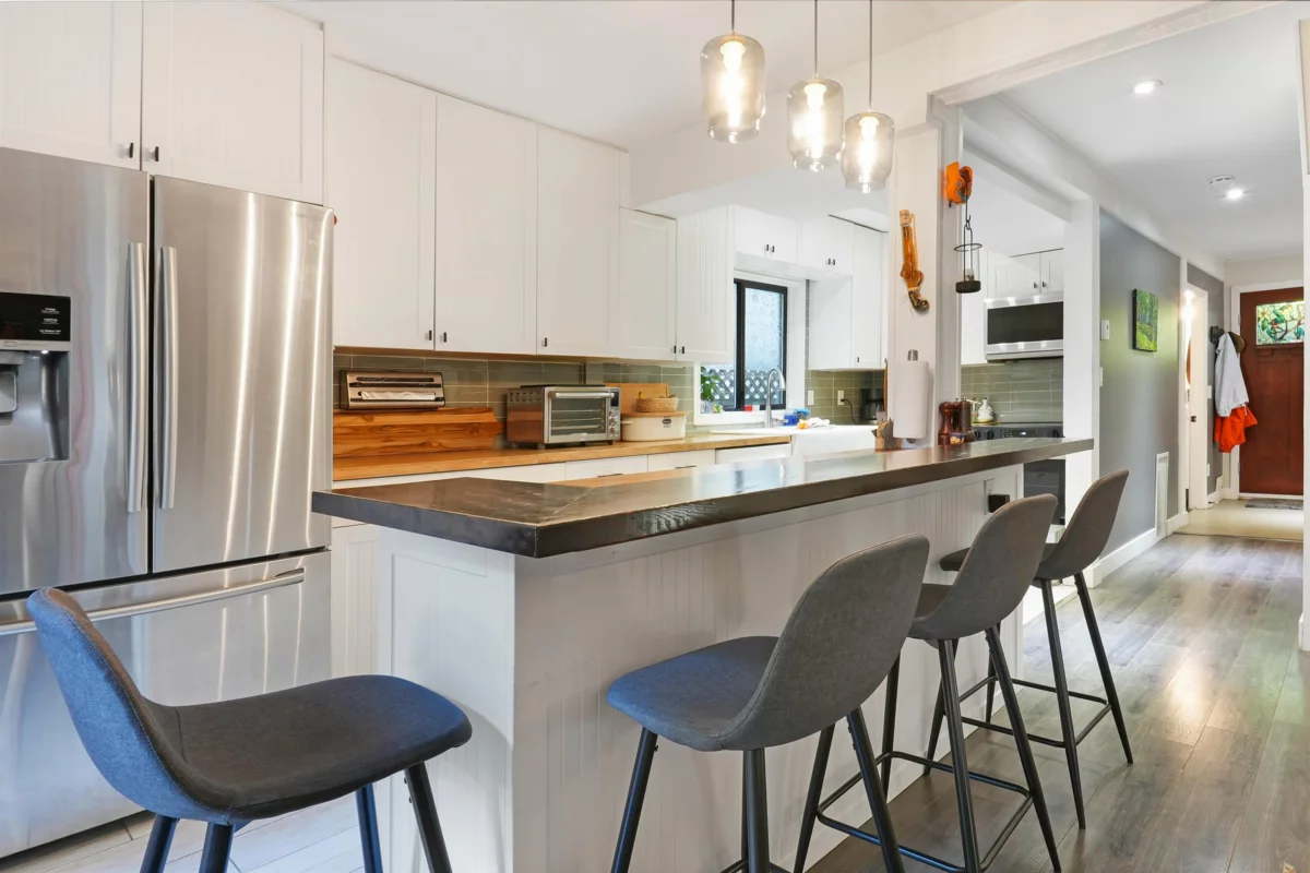 Dining Area Photo of 4990 Capilano Road, North Vancouver, BC