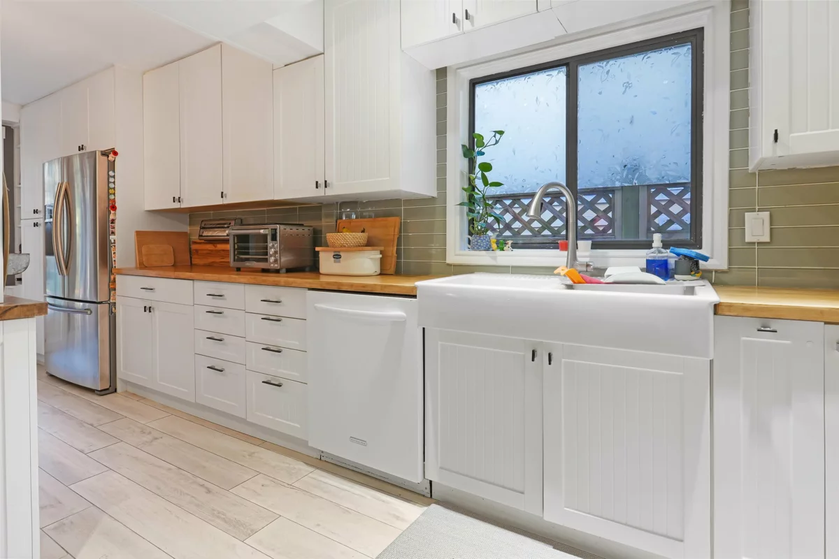 Kitchen Photo of 4990 Capilano Road, North Vancouver, BC