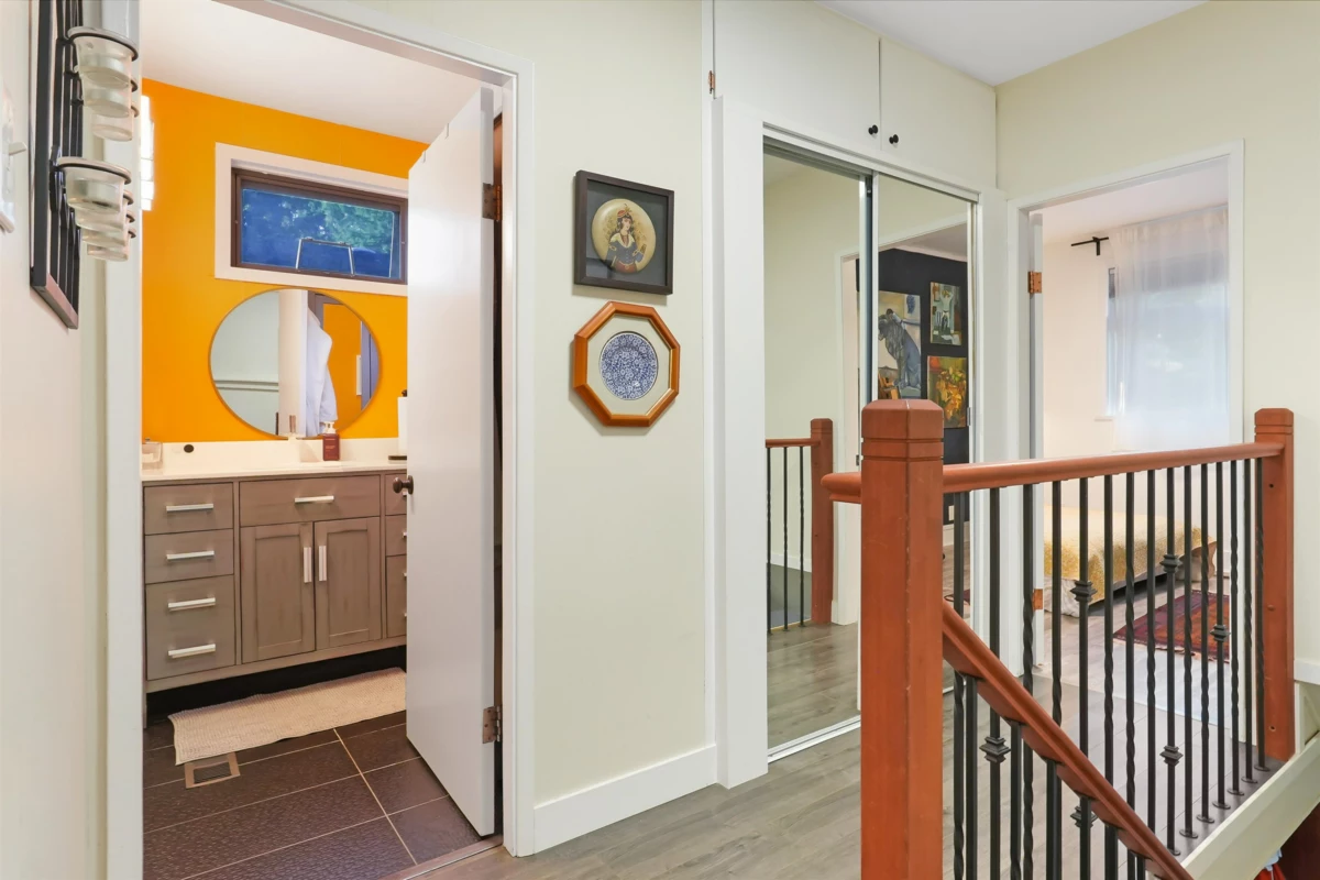 Primary Bathroom Photo of 4990 Capilano Road, North Vancouver, BC