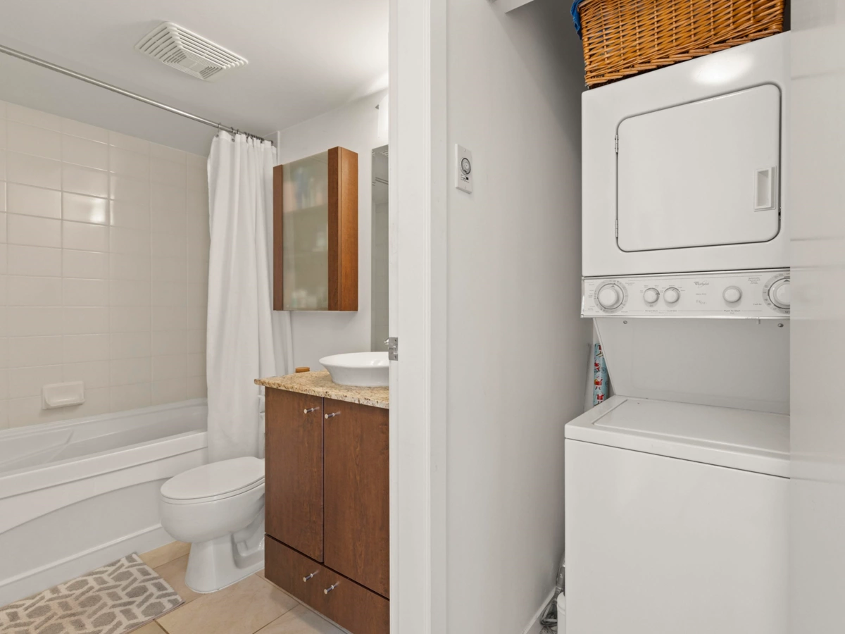 Backyard Photo of 1501 1199 Seymour Street, Vancouver, BC