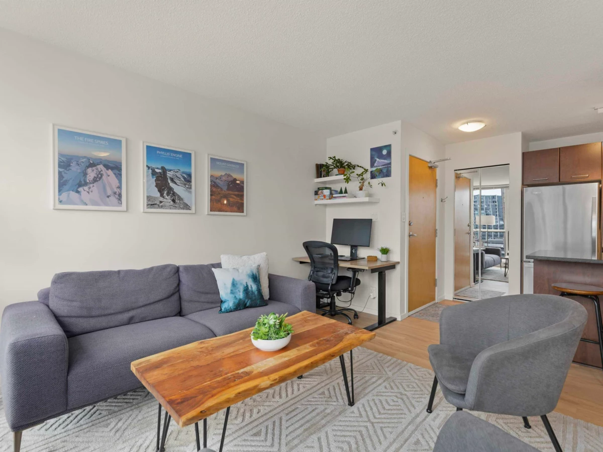 Kitchen Island Photo of 1501 1199 Seymour Street, Vancouver, BC