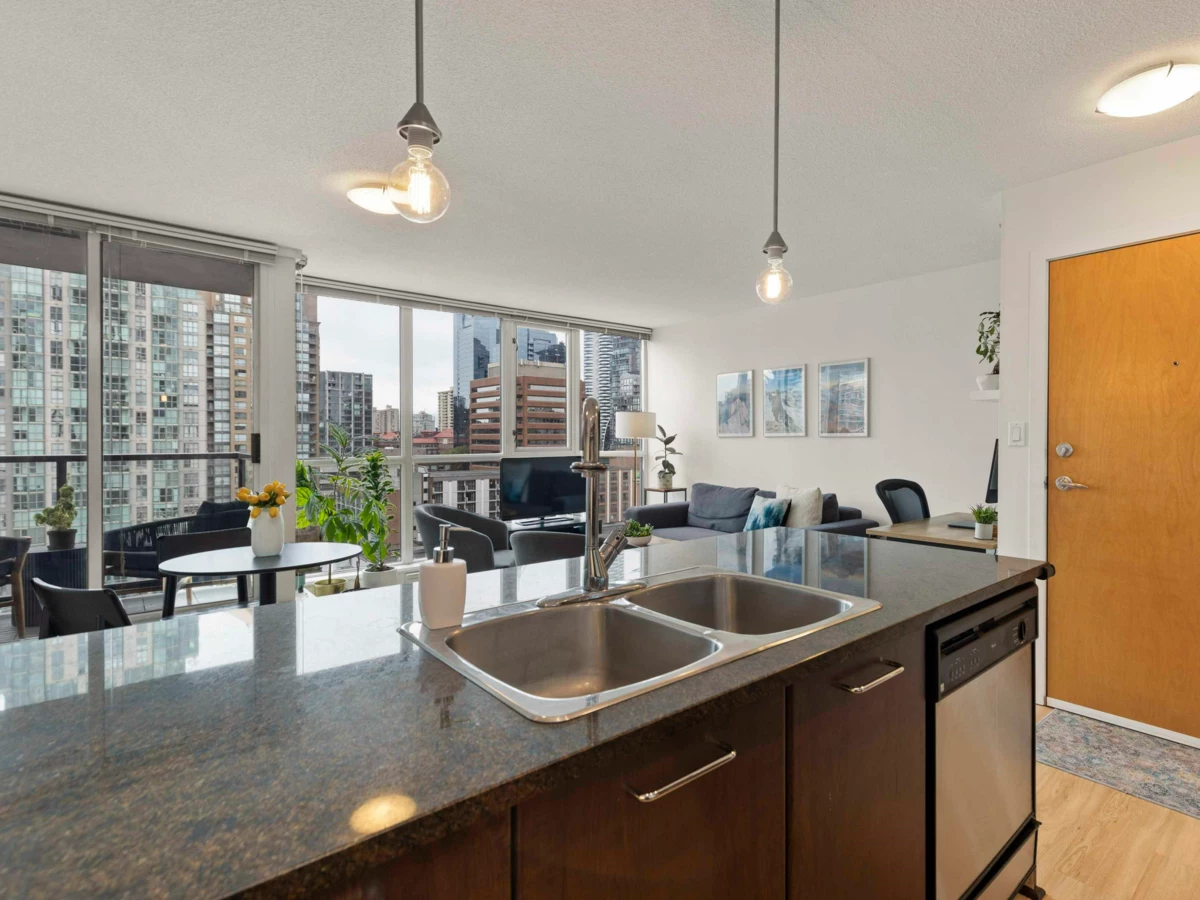 Primary Bathroom Photo of 1501 1199 Seymour Street, Vancouver, BC