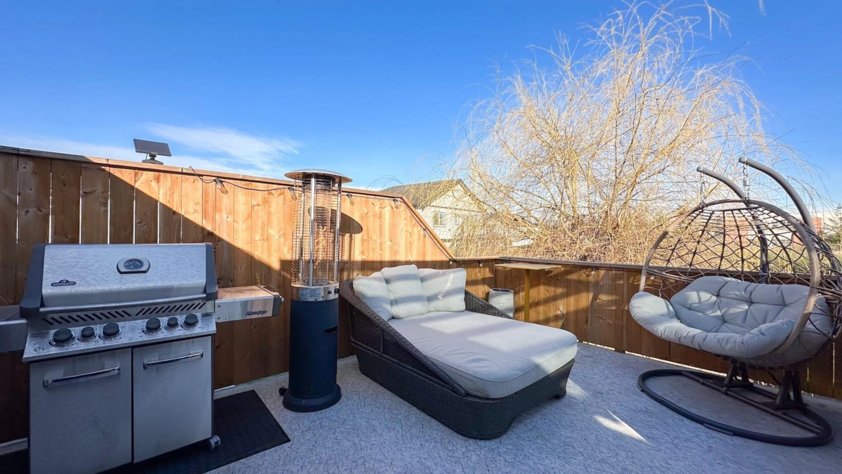 Hallway Photo of 2426 Bennie Place, Port Coquitlam, BC