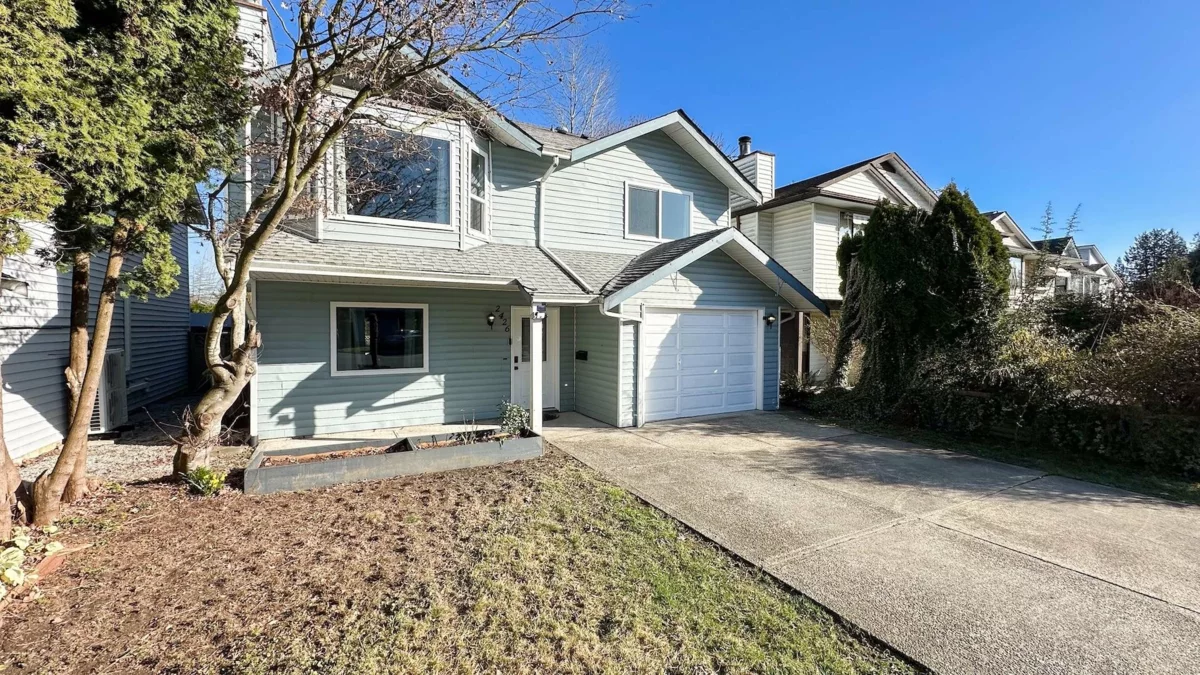 Living Room Photo of 2426 Bennie Place, Port Coquitlam, BC