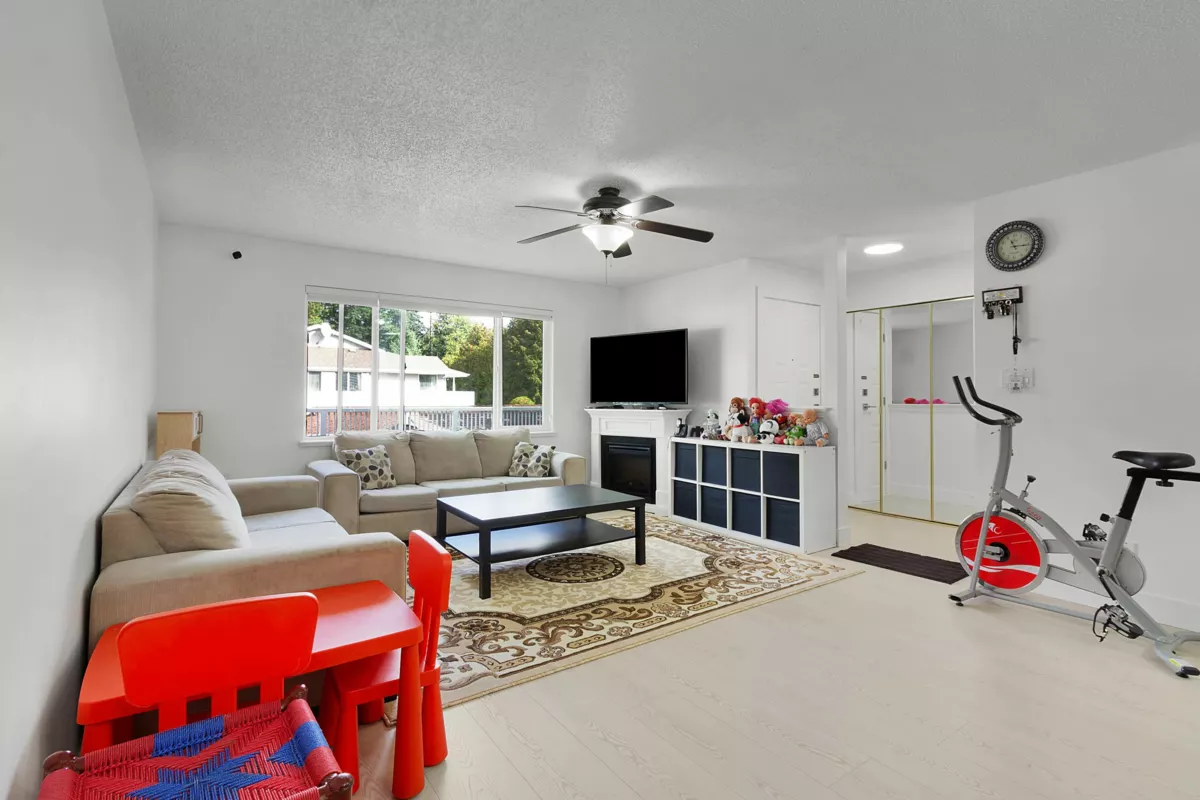 Kitchen Island Photo of 303 13955 72 Avenue, Surrey, BC