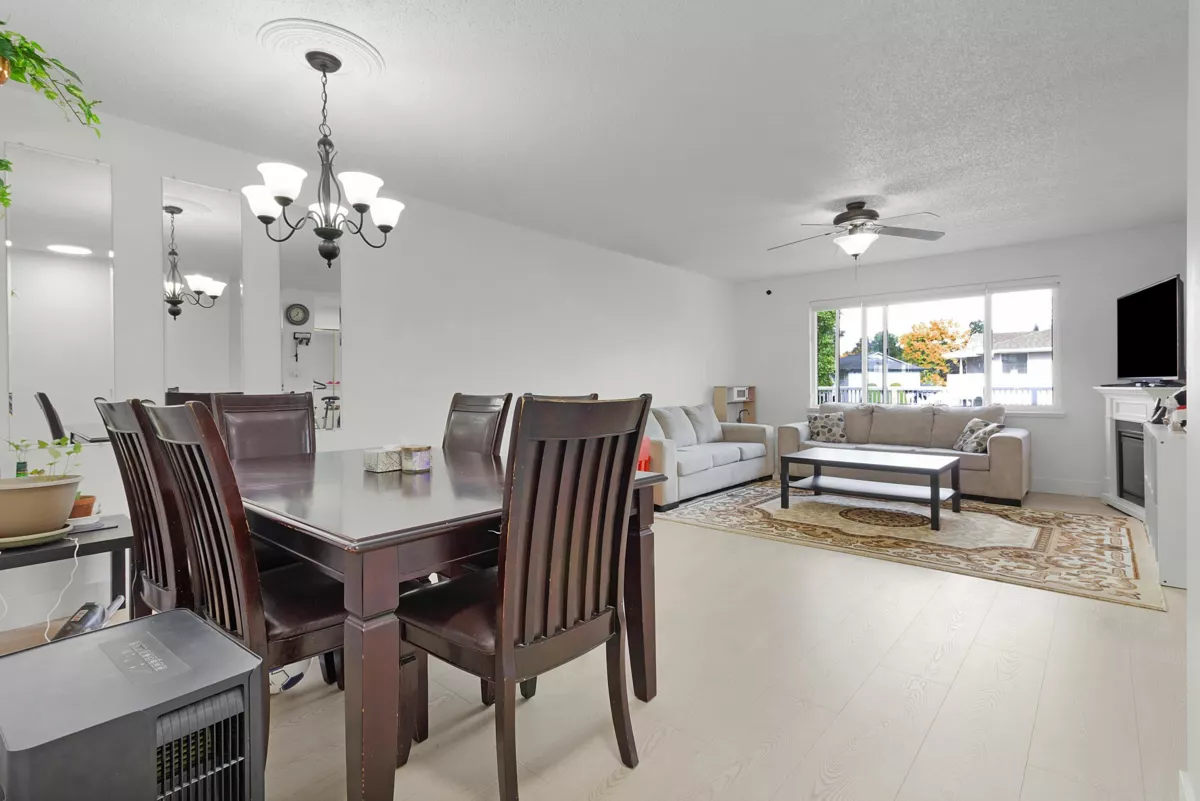 Walk-In Closet Photo of 303 13955 72 Avenue, Surrey, BC