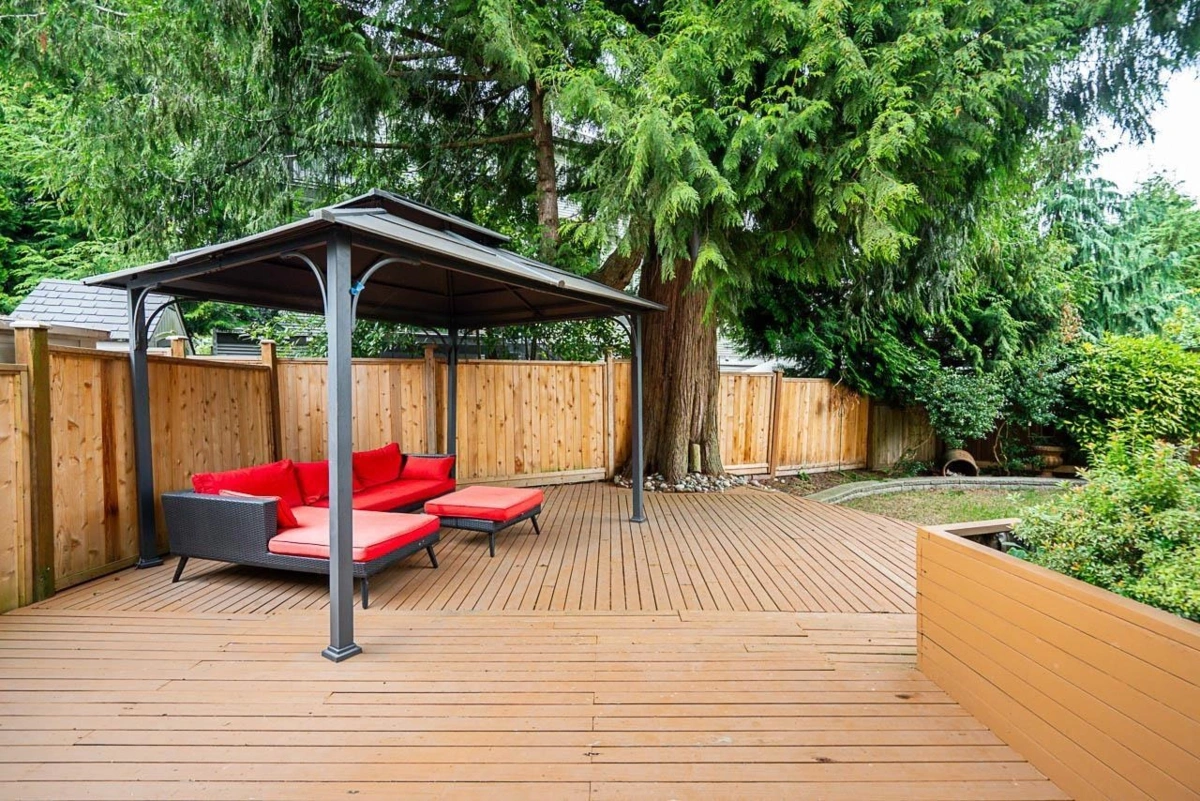Entry Foyer Photo of 6075 165a Street, Surrey, BC
